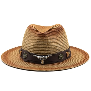 Chapeau de cowboy en paille style western avec emblème de taureau argenté et cuir