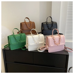 Detailed display of five PU leather handbags with matching chain straps in various colors