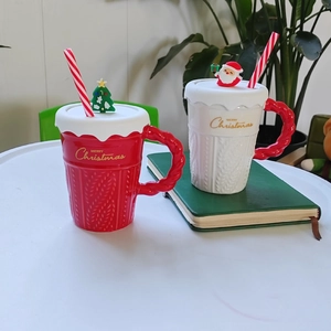 Creative Christmas tree ceramic mugs with knit texture, lids and straws for couples