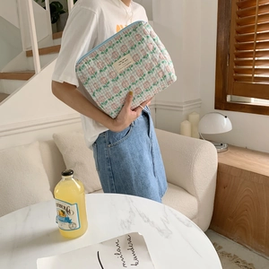 Quilted cotton sleeve with blue floral pattern and tulip print for laptop and daily storage