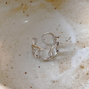 Minimalist S925 sterling silver interlocking circle open ring with high polish finish