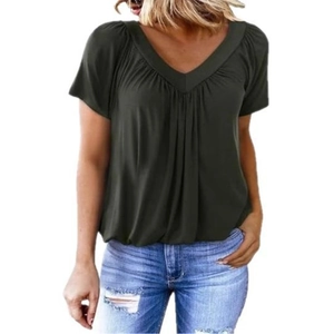 T-shirt femme col en V vert foncé avec manches raglan et détails froncés au col