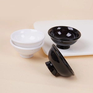 Set of four 6.5cm miniature ramen bowls in black and white finish for dollhouse decor