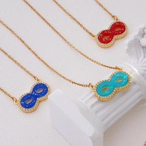 Collier infini plaqué or 18K avec pendentifs en résine colorée et détails en zircon