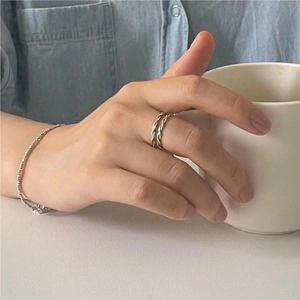 Close-up of S925 sterling silver twisted double-layer ring and beaded chain bracelet