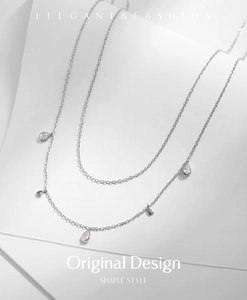 Détail du collier double couche en argent sterling S925 avec pendentif moissanite goutte