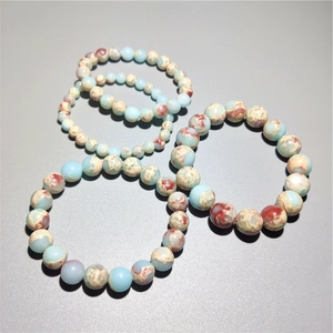 Minimalist synthetic crystal bracelet with green Shoushan stone beads in various sizes