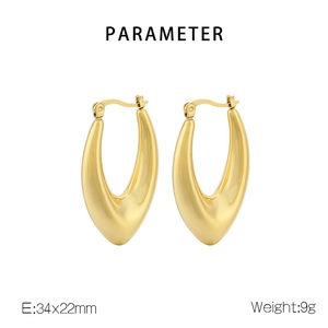 Detail view of U-shaped gold earrings with 34x22mm size and 9g weight parameters