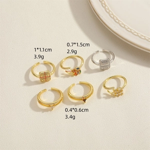 Set di anelli regolabili placcati oro con zirconi colorati e motivi a spiga di grano e geometrici