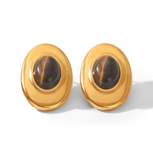 Detalle de pendientes vintage ovalados con piedra ojo de tigre, chapados en oro 18K
