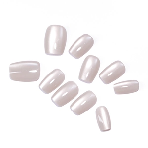 Faux ongles blanc de lune œil de chat effet nacré disponibles en plusieurs tailles
