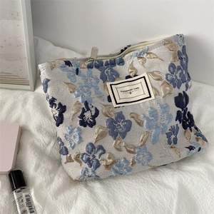 Trousse à maquillage jacquard à fleurs style français avec broderie et zip argenté