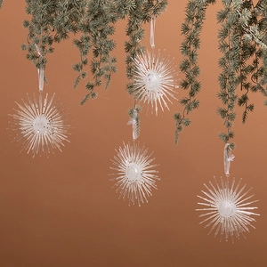 Champagne starburst Christmas pendants with glitter on pine branches, 4-piece set