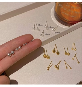 Confronto dettagliato delle dimensioni degli orecchini a lobo in oro e argento da 0,2 a 0,5 mm