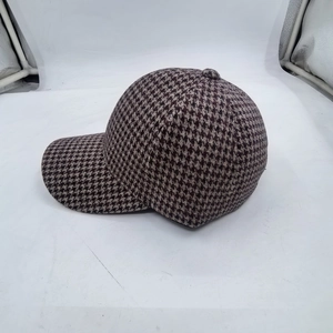 Classic houndstooth pattern baseball cap for men and women with retro plaid fabric design