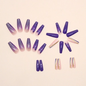 Faux ongles ballerine bleu Klein et violet avec motifs floraux et paillettes chic