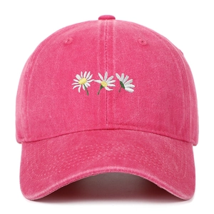 Berretto da baseball rosa fucsia vintage con ricamo margherita e visiera curva