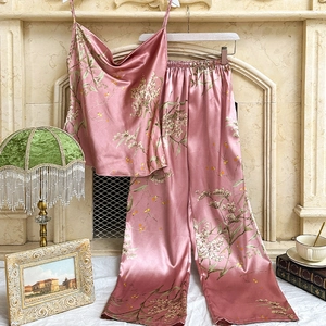 Ensemble de pyjama deux pièces en soie pour femme avec imprimé fleuri et bretelles