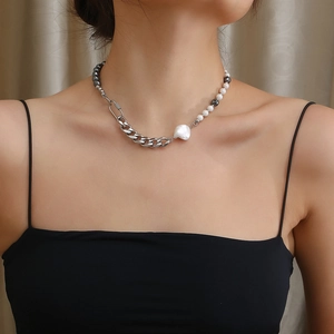 Retro hip-hop pearl necklace with black gallstone and titanium steel chain for women