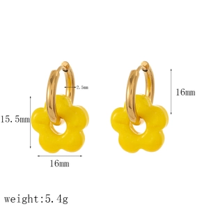 Detailed dimensions of yellow flower earrings with gold hoop size and weight measurement
