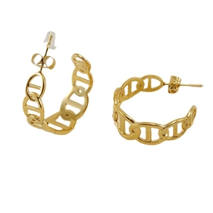 Golden titanium steel C-shaped hoop earrings with a cutout pig nose chain link design
