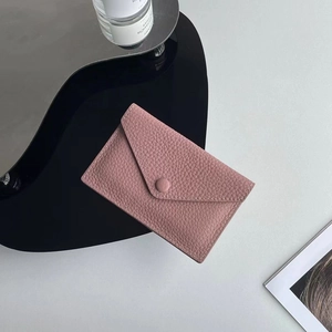 Porte-cartes enveloppe en cuir grainé rose avec fermeture à bouton-pression pour femmes