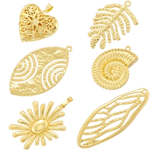 Lot de six pendentifs vintage dorés avec motifs de cœur feuille coquillage et tournesol