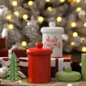 Barattoli natalizi in rosso bianco e verde con scritta festiva Merry Christmas deco