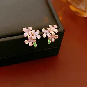 Lila Blumenstecker Ohrringe Legierung Emaille Süß Elegant Flieder Floraler Schmuck Mit Silbernen Ohrsteckern Für Damen