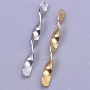 Close-up of twisted 304 stainless steel bar pendants in gold and silver finish