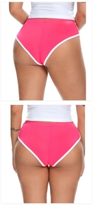 Detailansicht der pinkfarbenen Sportshorts mit weißem Rand und elastischer Passform