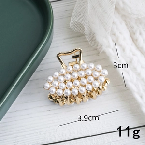 Detail showing dimensions of golden metal pearl hair claw clip with size measurements