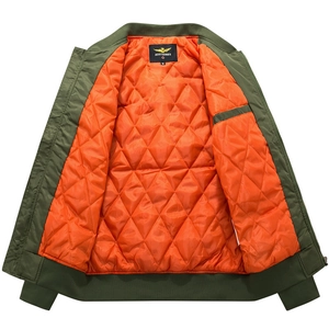 Chaqueta bomber MA-1 verde oliva clásica con forro acolchado naranja y puños acanalados