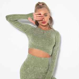 Set yoga verde oliva effetto lavato con maglia a maniche lunghe e fori per i pollici
