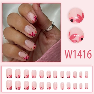 Unghie finte rosa con motivi floreali scuri e glitter dorati, set da 24 pezzi elegante