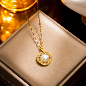 18k gold plated square titanium necklace featuring a central pearl and zircon halo