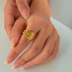 Detail of 18k gold plated stainless steel ring with sunburst coin and chain band