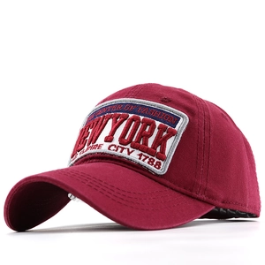 Casquette de baseball classique en coton bordeaux avec broderie New York et visière