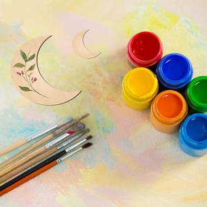 DIY Holz-Mond Malset mit Acrylfarben und Pinseln für kreative Kinderbastelprojekte