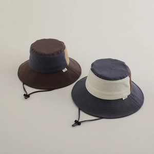 Retro color-block kids bucket hat with wide brim and adjustable windproof rope strap