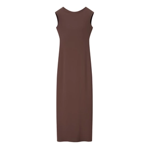 Robe Longue Sans Manches Tricot Col Drapé Dos Chaîne Métallique Décor Rose Coupe Ajustée Élégante Femmes