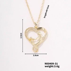 Detailed view of golden heart-shaped necklace with dimensions 2.4x2.0cm and weight specs