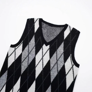 Classic V-neck diamond argyle knitted vest in black and white minimalist prep style