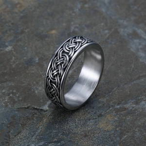 Retro stainless steel Celtic knot ring with silver relief texture on dark stone base