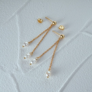 Detail shot of the S925 hallmark on the gold-plated silver chain with white pearls