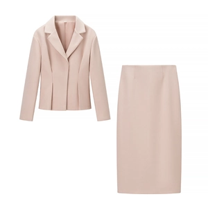 Tailleur 2 pièces pour femme avec blazer à revers et jupe midi en rose nude clair