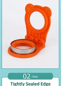 Détail du scelleur à sandwich orange avec bague en inox et design mignon d'oreilles d'ours