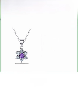 Détails du collier fleur en argent s925 avec zircon violet et pendentif de 1cm