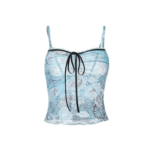 Blaues Camisole-Top mit Blumenmuster, schwarzer Schleife und Mesh-Rüschensaum