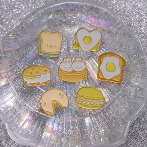 Lot de 7 épingles en émail de nourriture cartoon avec toast et burger dans un plat coquille